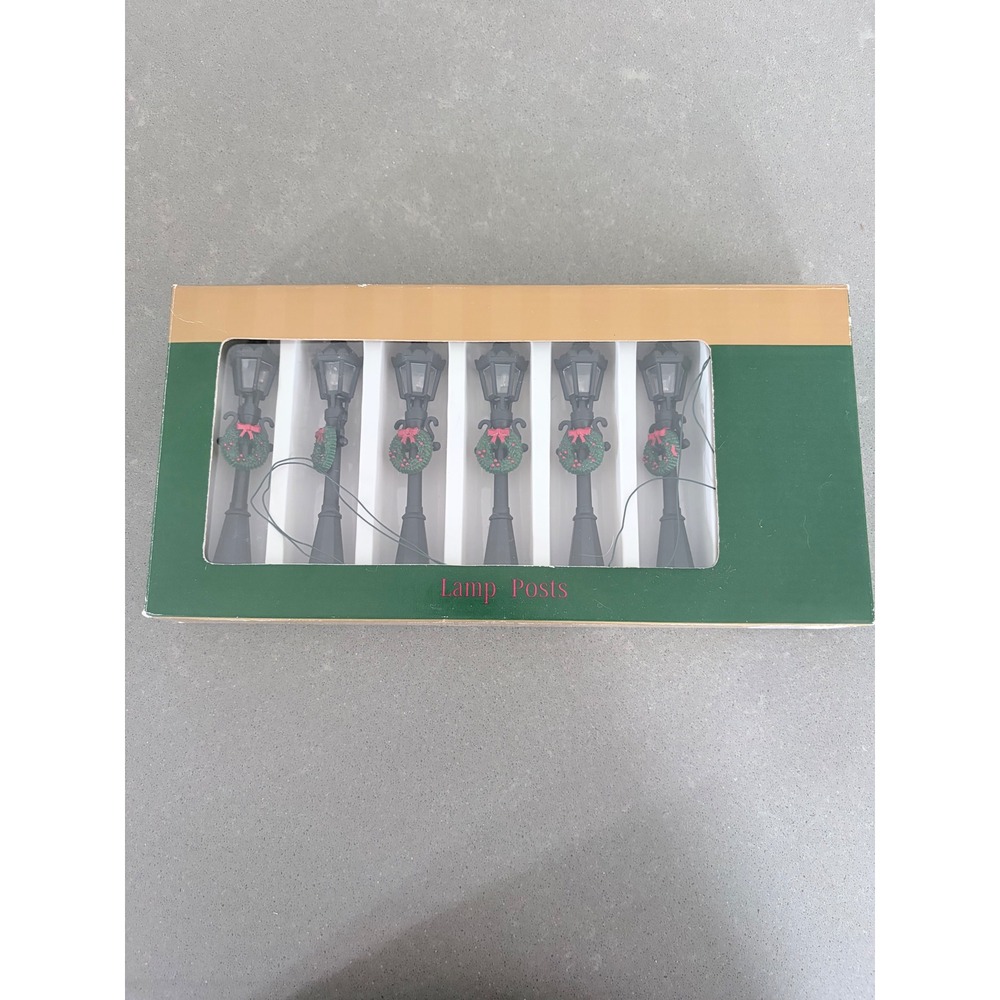Vintage 2002 Village Square Christmas Lamp Posts Set of 6 Wreath Battery Op